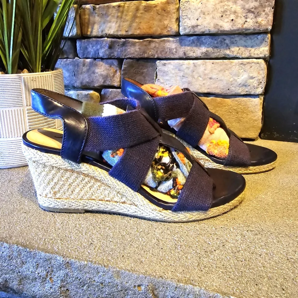Lucky Brand Black Canvas Sandals Size 6.5